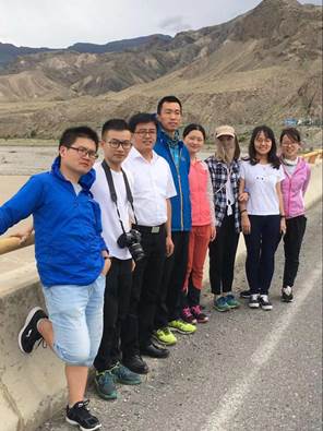 師生在青藏高原考察